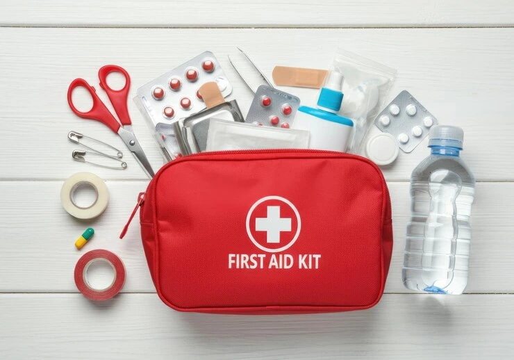 محتویات ضروری جعبه کمک های اولیه خودرو (لیست کامل و کاربردی)